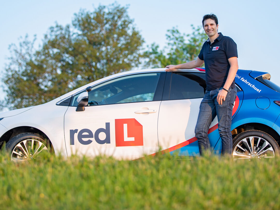 Fahrschule red-L | Nothelfer | VKU | Auto, eigenes Bild der Fahrschule