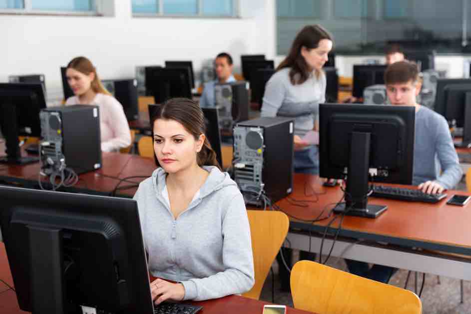 You sit the theory test at a PC at the cantonal road traffic office. That is also where you find out whether you passed or not.