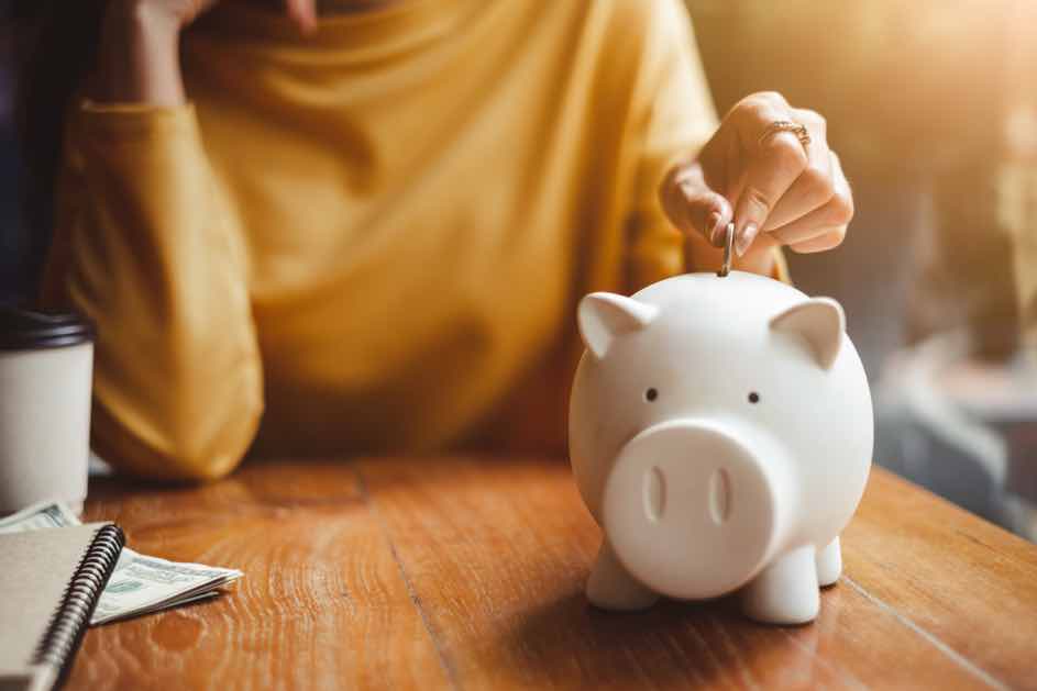 The most important saving tips on the road to your licence - you can save a great deal at driving schools and with instructors