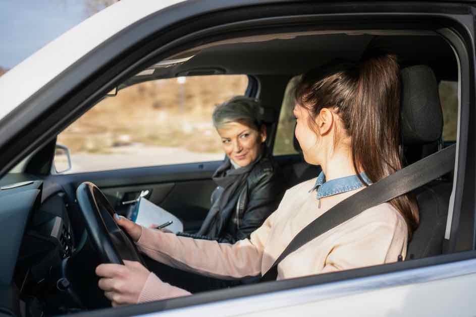 Practising driving privately - how to practise successfully for the licence test on the road to your driving licence